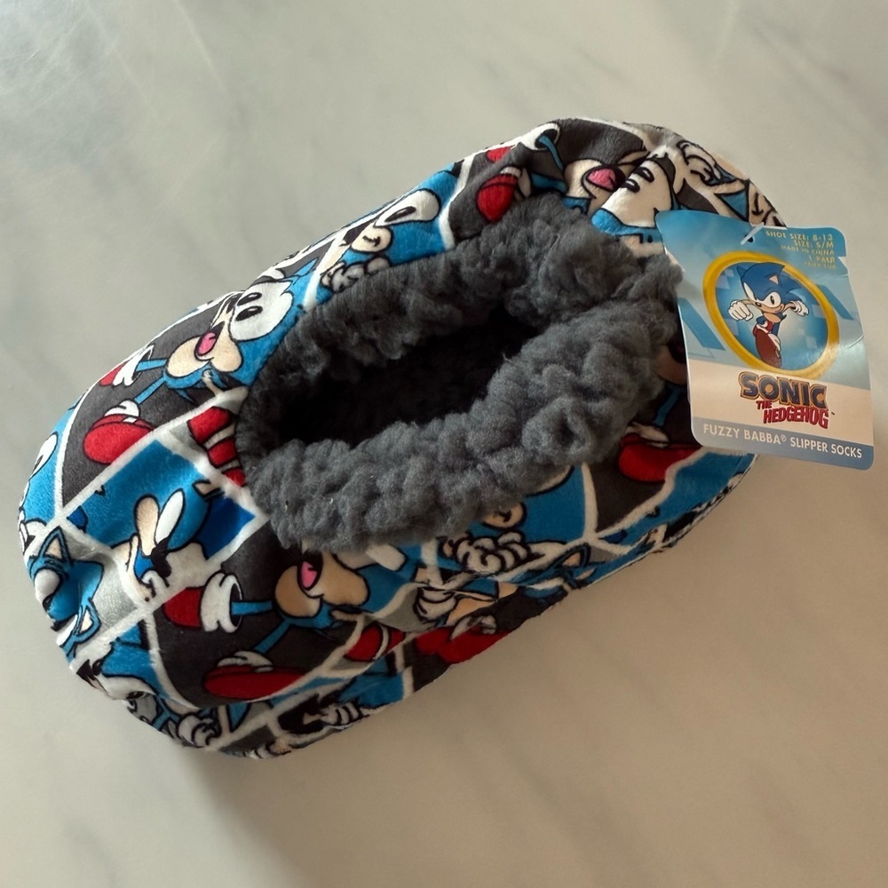 NWT Sega Sonic the Hedgehog Kids Fuzzy Babba Slipper Socks Blue Grey Size 8-13